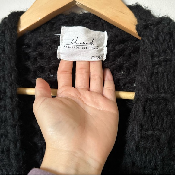 Hand knit chic wish “cuteness on SLEEVES” CHUNKY CARDIGAN IN BLACK - Picture 2 of 8